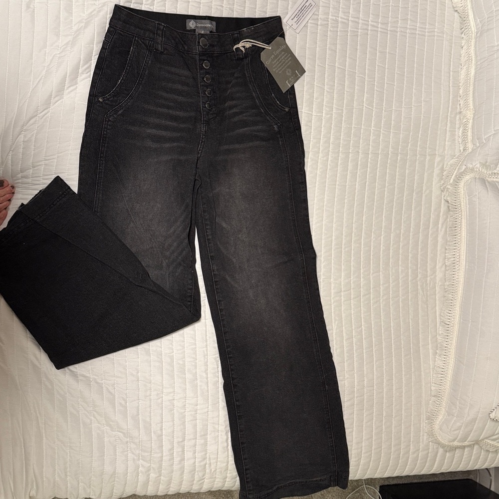 Democracy Luxe Touch Skyrise Jeans in Black